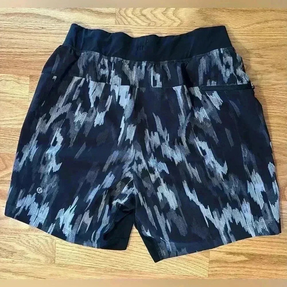 Lululemon T.H.E. Short - Size Small - Gray/Black - Picture 3 of 11